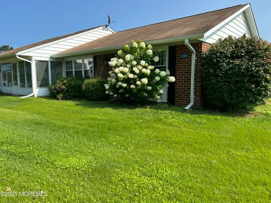 Property Slideshow image 3 of 35 | 1183b clydebank ct, Lakewood, NJ, 08701