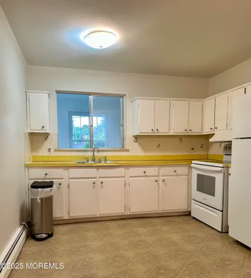 Property Slideshow image 3 of 17 | 10 caribbean ct, Toms River, NJ, 08753