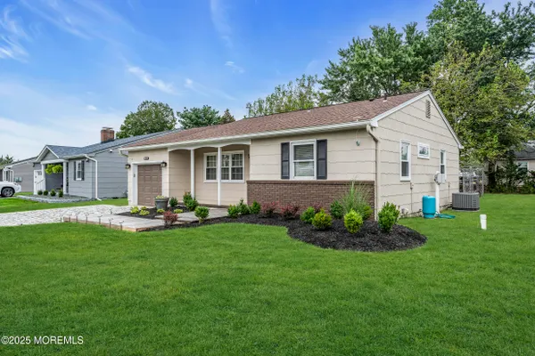 Property Slideshow image 3 of 21 | 135 northumberland dr, Toms River, NJ, 08757