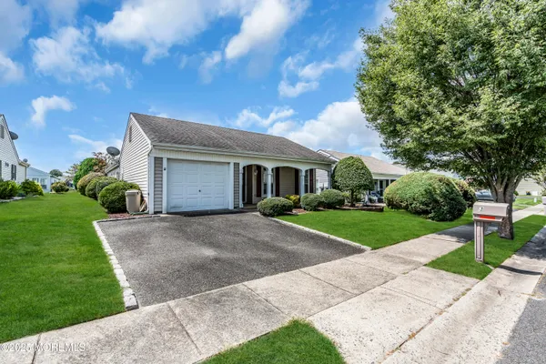 Property Slideshow image 2 of 39 | 3 weybridge pl, Manchester, NJ, 08759