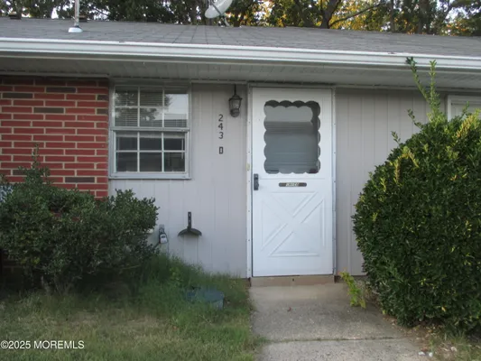 Property Slideshow image 3 of 36 | 243d jefferson ct, Lakewood, NJ, 08701