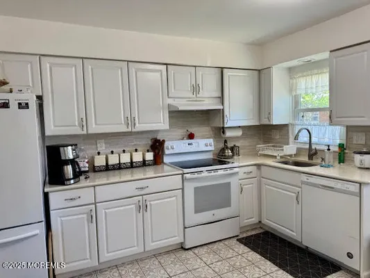 Property Slideshow image 2 of 20 | 228c buckingham ct, Lakewood, NJ, 08701