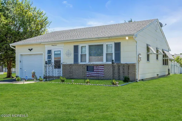 Property Slideshow image 3 of 40 | 37 carlisle rd, Toms River, NJ, 08757