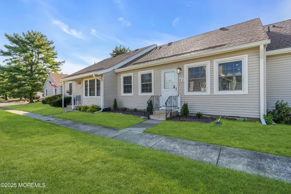 Property Slideshow image 2 of 24 | 77 parkway dr d, Freehold, NJ, 07728