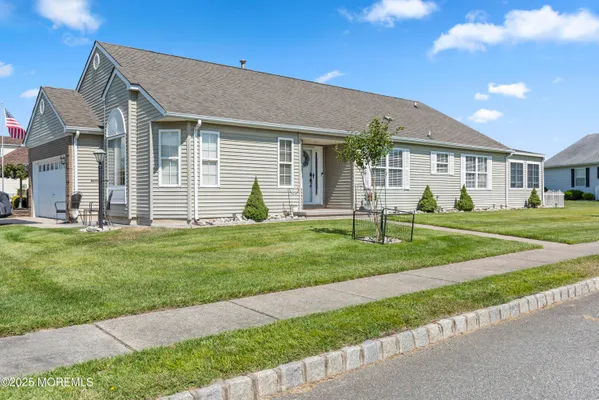 Property Slideshow image 2 of 28 | 10 colwyn way, Toms River, NJ, 08757