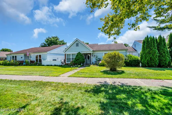 Property Slideshow image 2 of 17 | 463b chelsea ct, Manchester, NJ, 08759