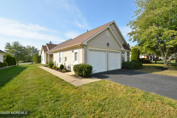 Property Slideshow image 2 of 58 | 2602 meadow lake dr, Toms River, NJ, 08755