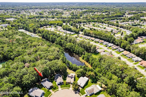 Property Slideshow image 2 of 43 | 9 whitney ct, Brick, NJ, 08724