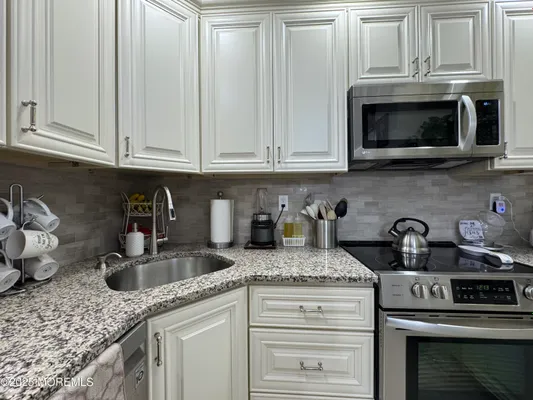 Property Slideshow image 3 of 26 | 86 arrowood rd b, Manalapan, NJ, 07726