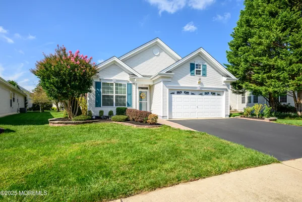 Property Slideshow image 2 of 36 | 4 gladston ct, Jackson, NJ, 08527