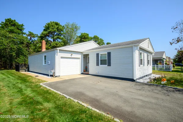 Property Slideshow image 3 of 38 | 103 troumaka st, Toms River, NJ, 08757