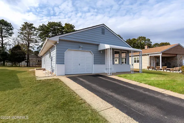 Property Slideshow image 2 of 19 | 11 la terraza dr, Toms River, NJ, 08757