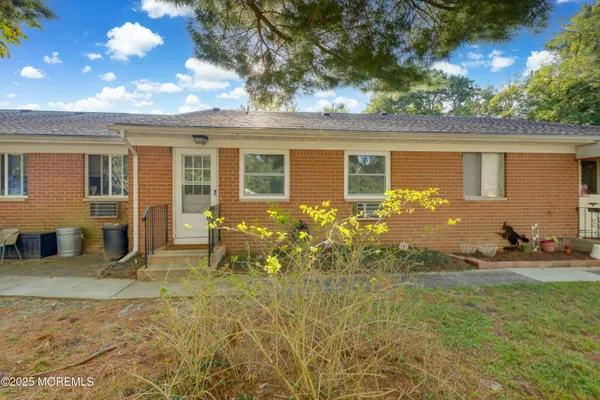 Property Slideshow image 2 of 22 | 10d hamilton ln d, Whiting, NJ, 08759