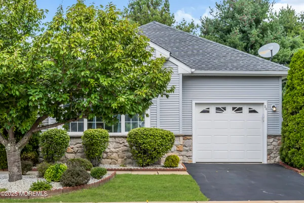 Property Slideshow image 2 of 32 | 20 rochford dr, Manchester, NJ, 08759