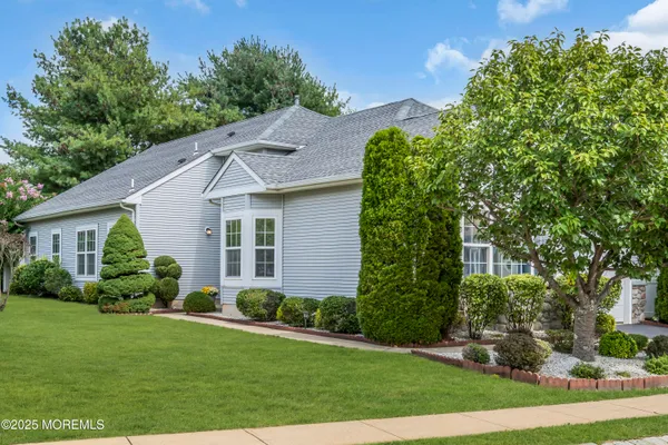 Property Slideshow image 3 of 32 | 20 rochford dr, Manchester, NJ, 08759