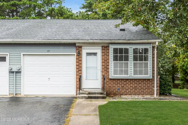 Property Slideshow image 2 of 21 | 4b pembroke ln # 52, Whiting, NJ, 08759