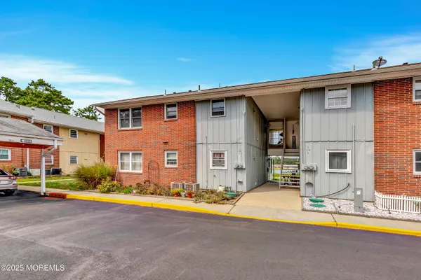 Property Slideshow image 3 of 21 | 39m cambridge ct, Lakewood, NJ, 08701