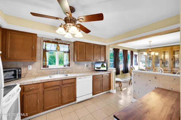 Property Slideshow image 3 of 25 | 6 heywood ct, Brick, NJ, 08724