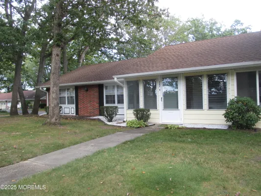 Property Slideshow image 2 of 6 | 262a kingston ct, Lakewood, NJ, 08701