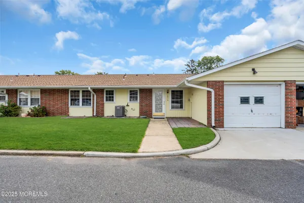 Property Slideshow image 2 of 15 | 295b malvern ct, Lakewood, NJ, 08701