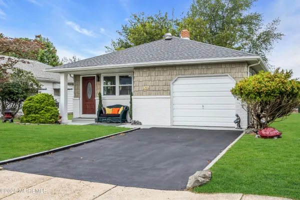 Property Slideshow image 2 of 26 | 142 barbuda st, Toms River, NJ, 08757