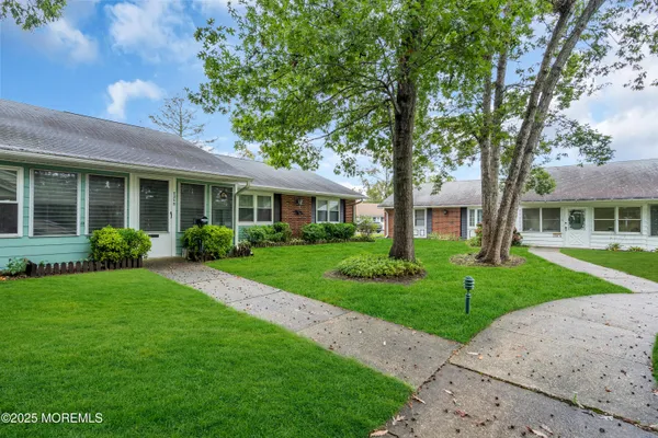 Property Slideshow image 3 of 15 | 232b buckingham ct b, Lakewood, NJ, 08701