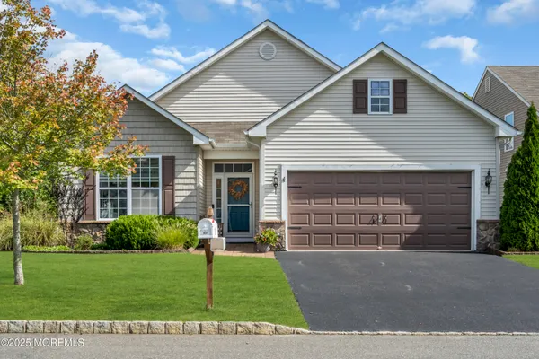 Property Slideshow image 2 of 36 | 107 eagle ridge cir, Lakewood, NJ, 08701