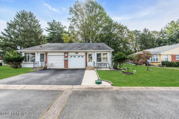 Property Slideshow image 2 of 25 | 5 quaker ln b, Whiting, NJ, 08759