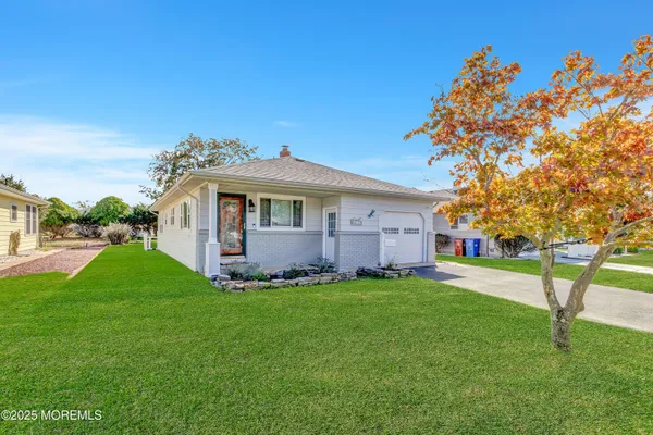 Property Slideshow image 2 of 30 | 428 saint thomas dr, Toms River, NJ, 08757