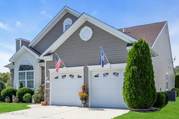 Property Slideshow image 3 of 42 | 8 ventnor ct, Waretown, NJ, 08758