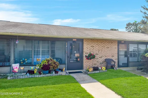 Property Slideshow image 2 of 21 | 20 yorkshire ct e, Manchester, NJ, 08759