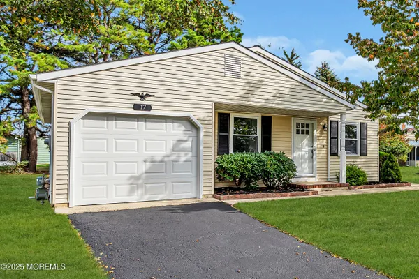 Property Slideshow image 2 of 29 | 17 leighton ct, Berkeley, NJ, 08757