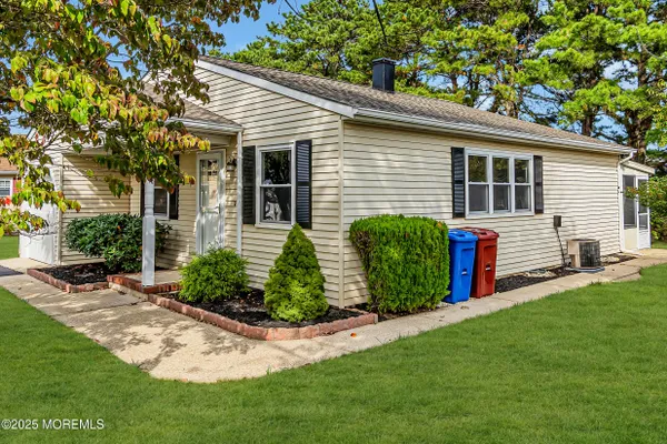 Property Slideshow image 3 of 29 | 17 leighton ct, Berkeley, NJ, 08757