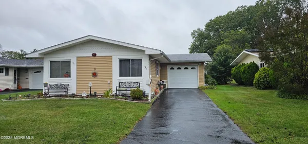 Property Slideshow image 2 of 15 | 91 clay cir, Brick, NJ, 08724