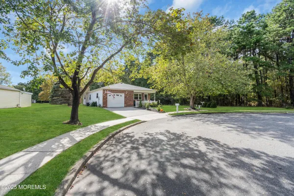 Property Slideshow image 2 of 28 | 193 biabou dr, Toms River, NJ, 08757