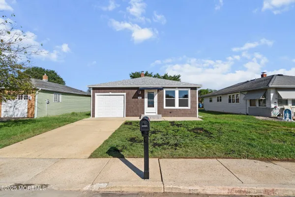 Property Slideshow image 3 of 51 | 19 port royal dr, Toms River, NJ, 08757