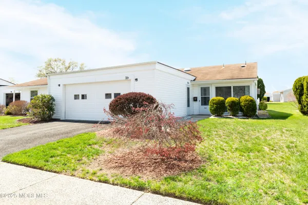 Property Slideshow image 2 of 20 | 36c haddon rd, Monroe, NJ, 08831