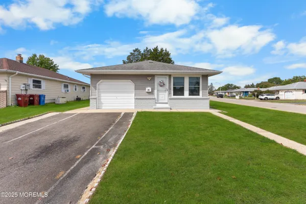 Property Slideshow image 3 of 27 | 25 saint martin pl, Toms River, NJ, 08757