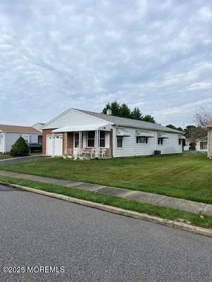 Property Slideshow image 2 of 25 | 39 innsbruck dr, Toms River, NJ, 08757