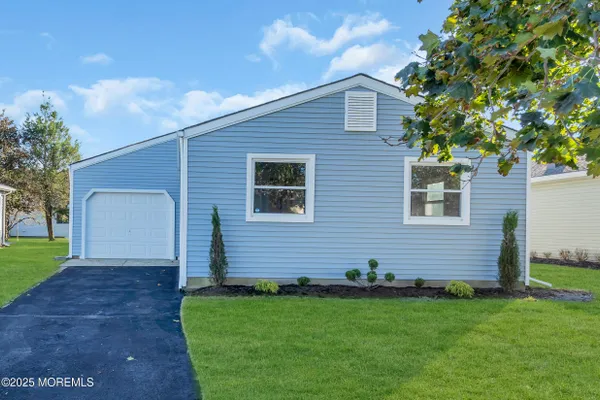 Property Slideshow image 3 of 25 | 6 caribbean st, Toms River, NJ, 08757