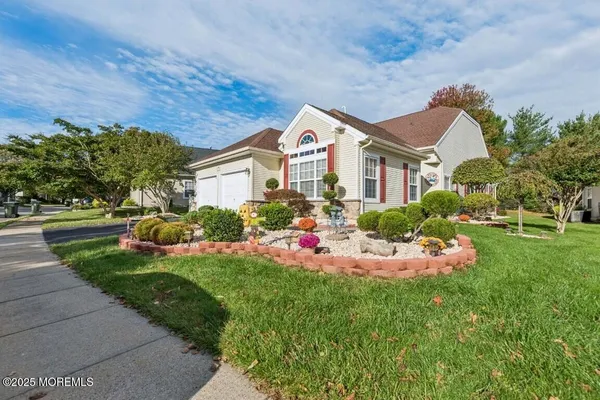 Property Slideshow image 2 of 23 | 40 isabella dr, Manchester, NJ, 08759