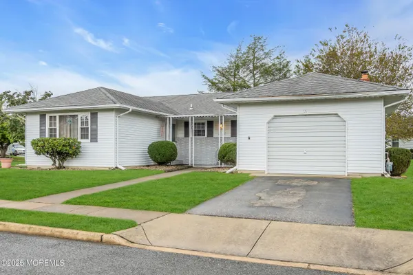 Property Slideshow image 3 of 33 | 60 woodstock dr, Toms River, NJ, 08757