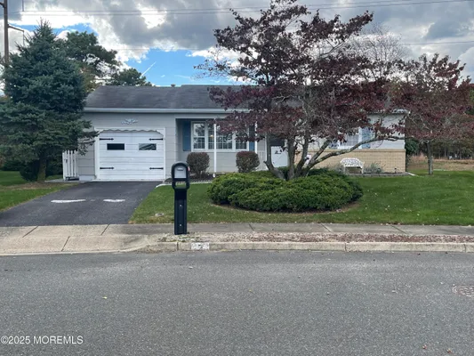 Property Slideshow image 3 of 24 | 7 whitmore ct, Toms River, NJ, 08757