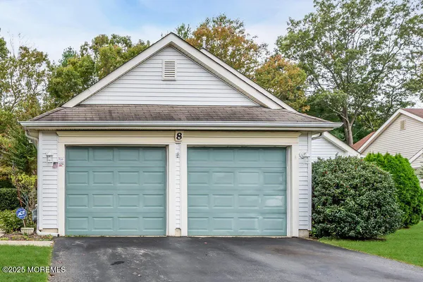 Property Slideshow image 2 of 27 | 8 schoolhouse ln, Lakewood, NJ, 08701