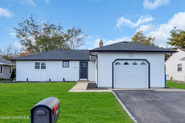 Property Slideshow image 3 of 24 | 249 barbados dr, Toms River, NJ, 08757