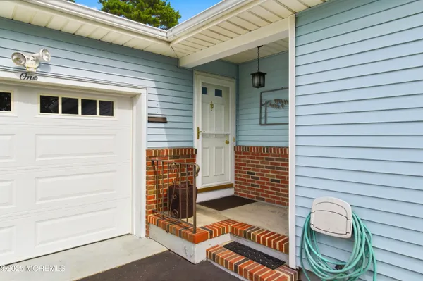 Property Slideshow image 3 of 42 | 1 york ct, Toms River, NJ, 08757