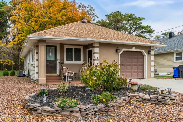 Property Slideshow image 2 of 32 | 2021 mount carmel blvd, Toms River, NJ, 08753