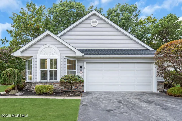 Property Slideshow image 3 of 40 | 2 schoolhouse ln, Lakewood, NJ, 08701