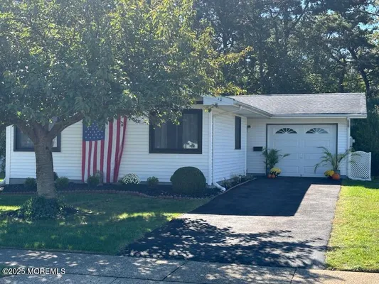 Property Slideshow image 2 of 20 | 10 whitman st, Brick, NJ, 08724