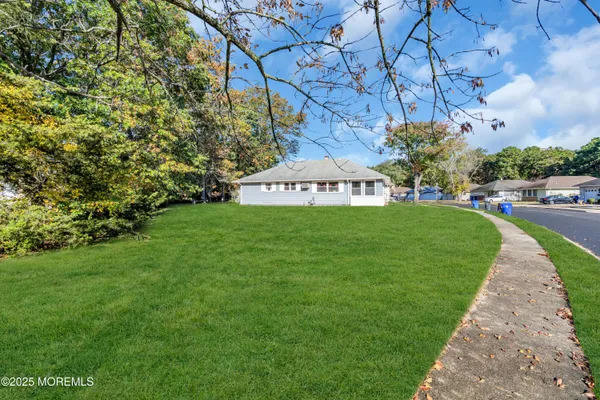 Property Slideshow image 3 of 19 | 2184 mount hope ln, Toms River, NJ, 08753